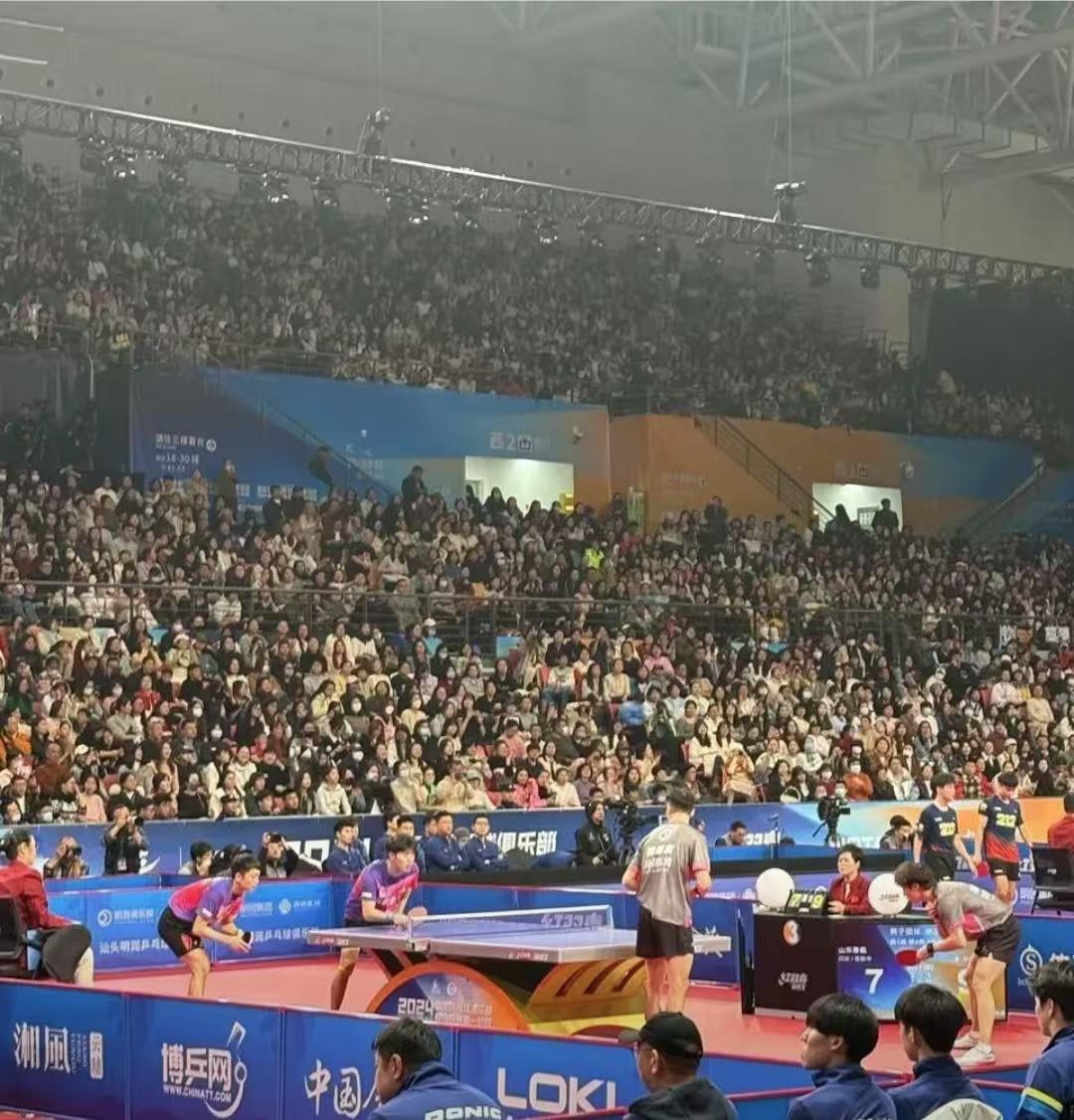 杏彩体育官方入口-关于比赛现场观众席一片欢腾，助威声此起彼伏的信息