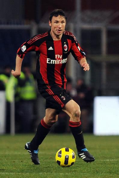 荷兰逆转获胜，实现主场四连胜(荷兰逆转获胜,实现主场四连胜吗)