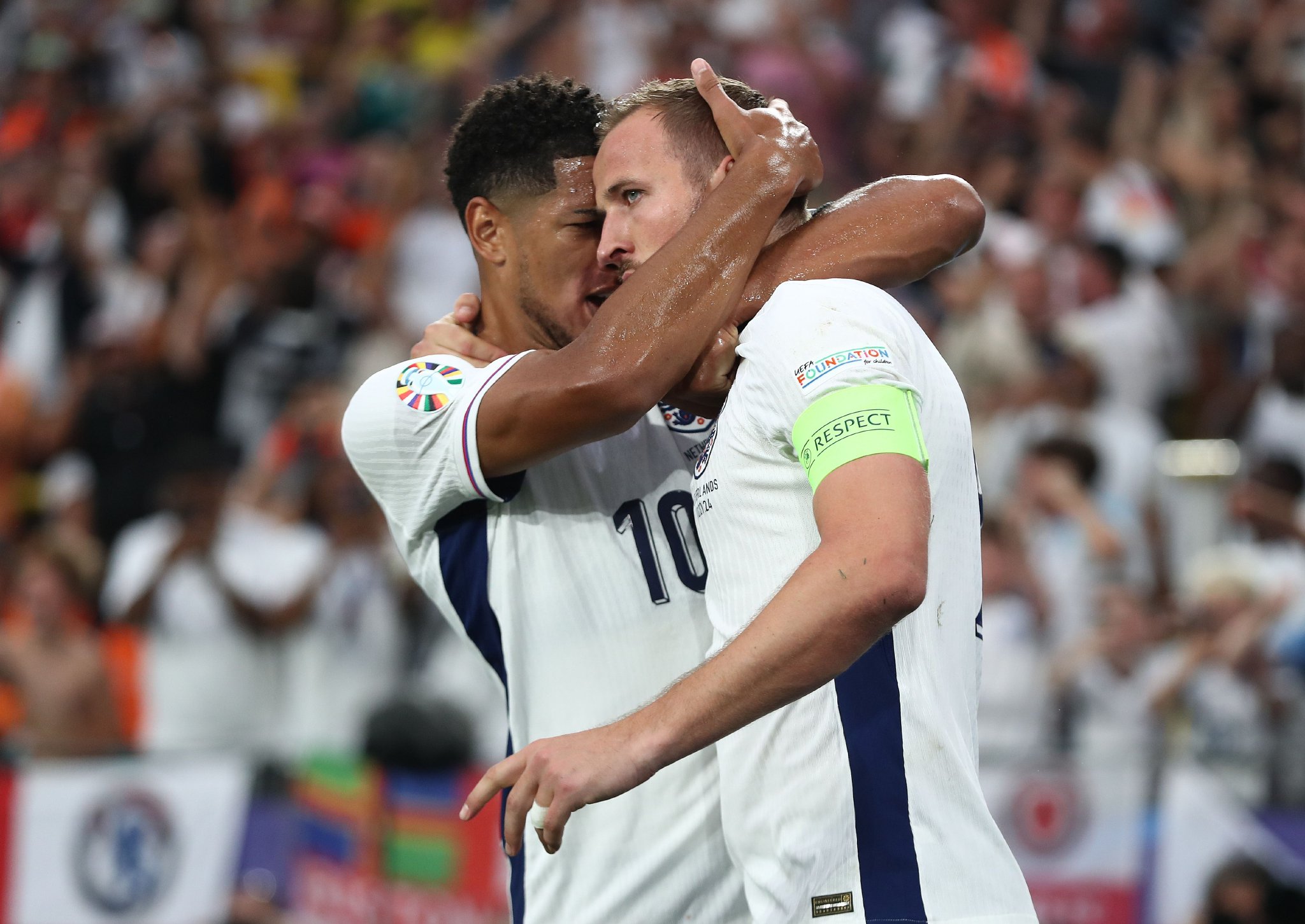 杏彩体育网页版登录入口-国际足球盛事：英格兰队夺得胜利(国际足球盛事英格兰队夺得胜利了吗)