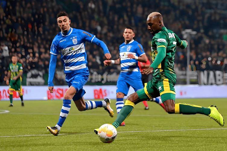 球员们在比赛中展现出色战术配合