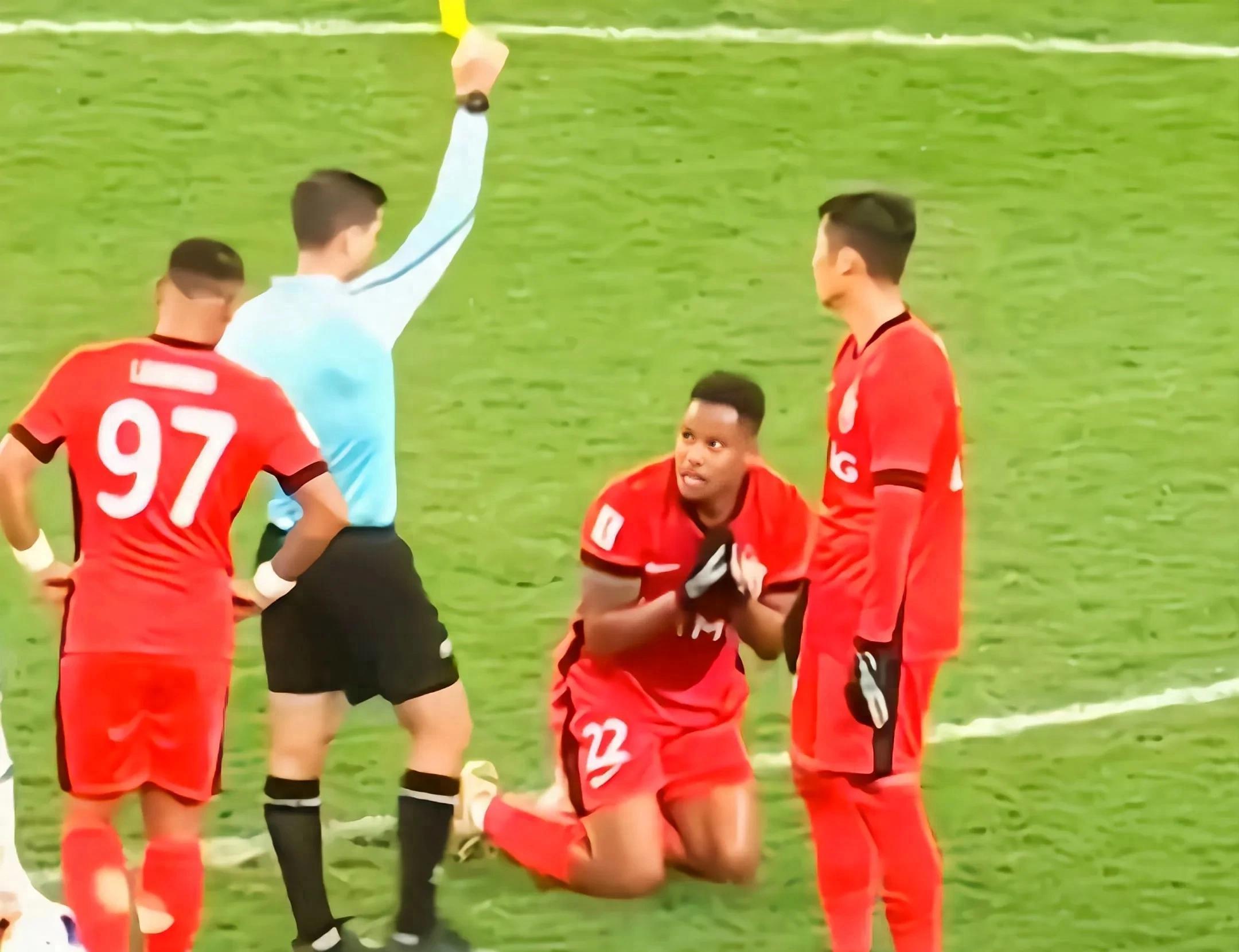 包含国安惨遭逆转，客场丢球无缘胜利的词条