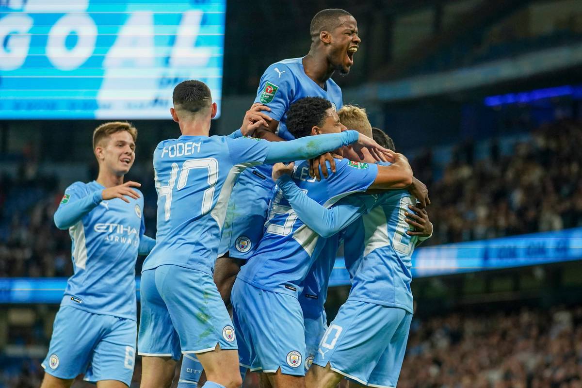 曼城主场轻松击败伯恩茅斯，继续领跑积分榜的简单介绍