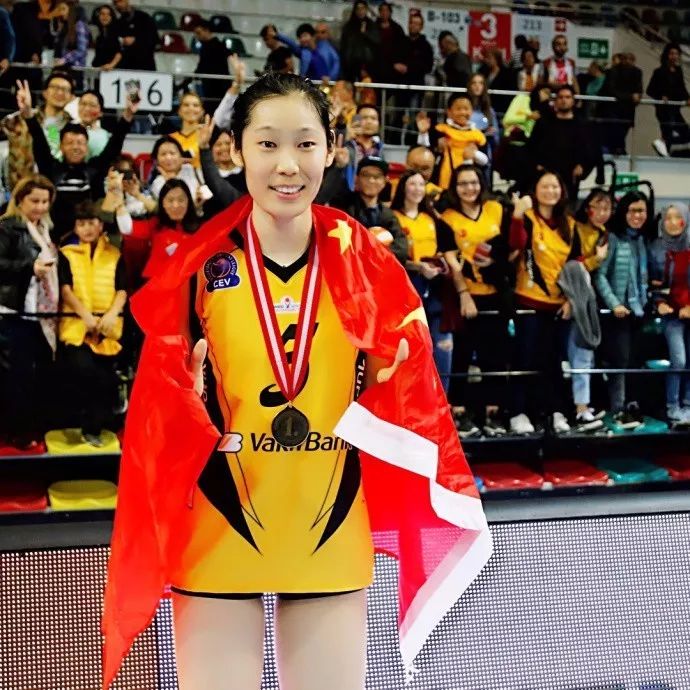 荷兰游泳选手范佩恩再度登上领奖台