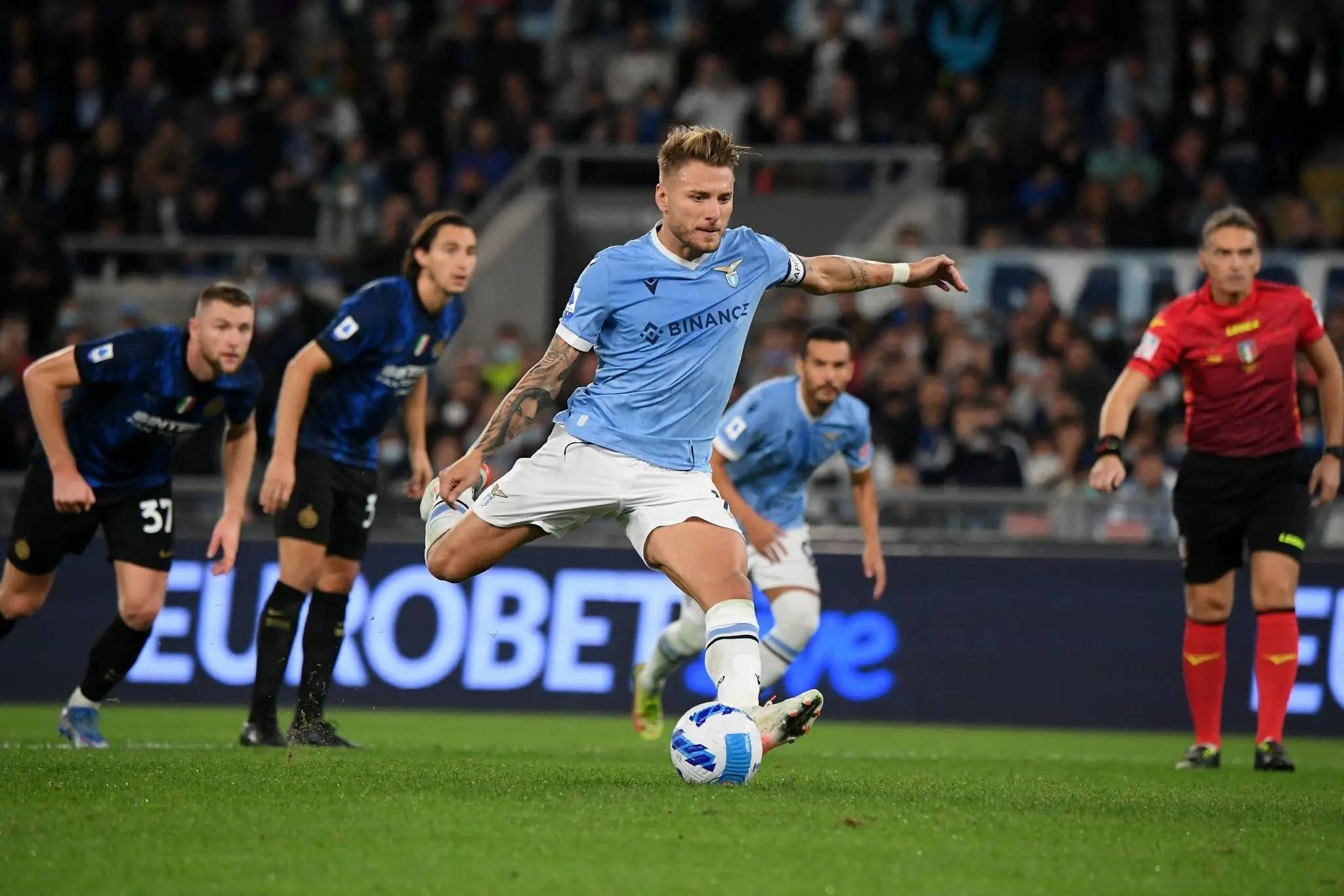 杏彩体育app下载-都灵主场逼平劲旅，表现超出意甲球迷预期