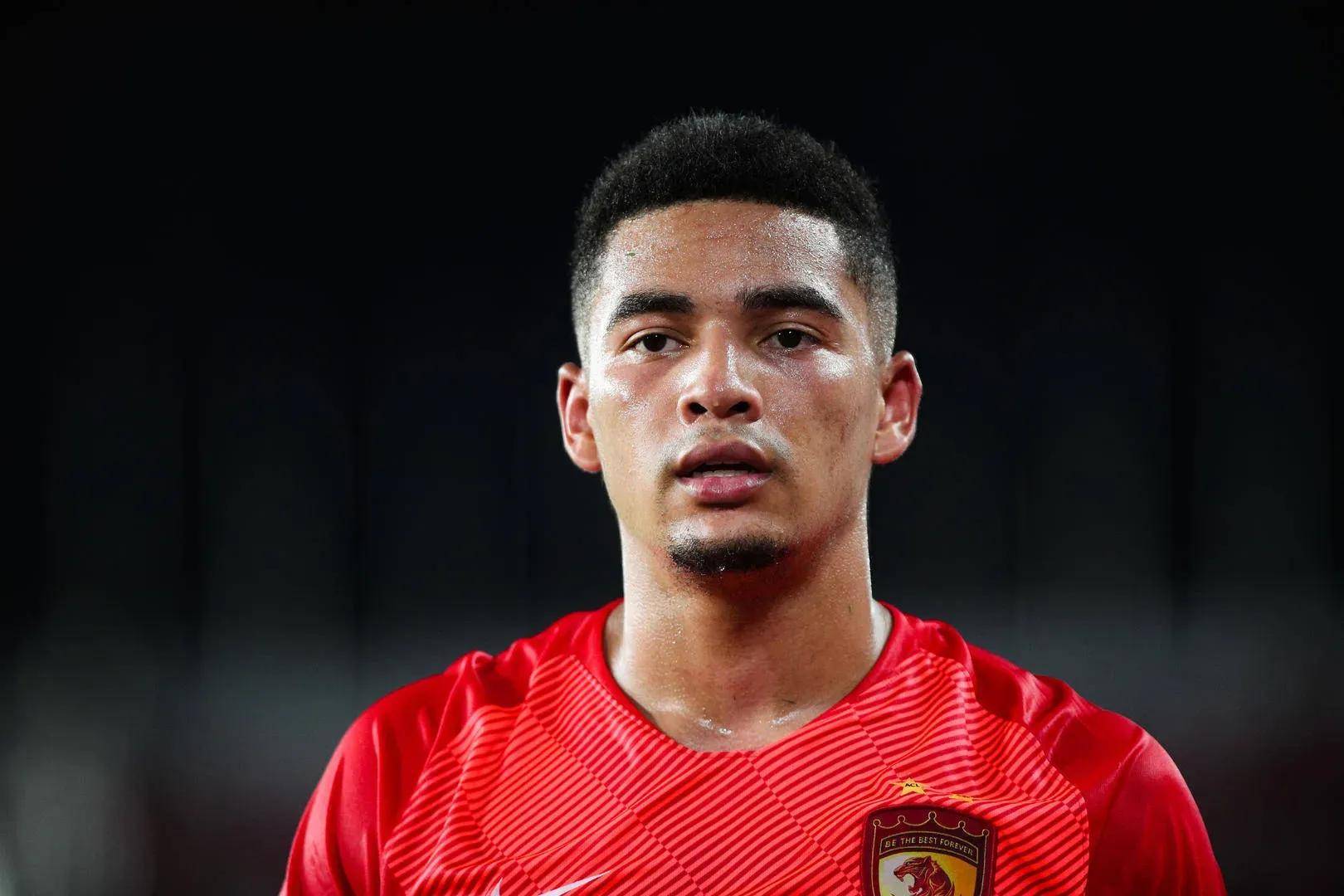 切沃主场大败,主教练遭球迷质疑 切沃主场大败,主教练遭球迷质疑