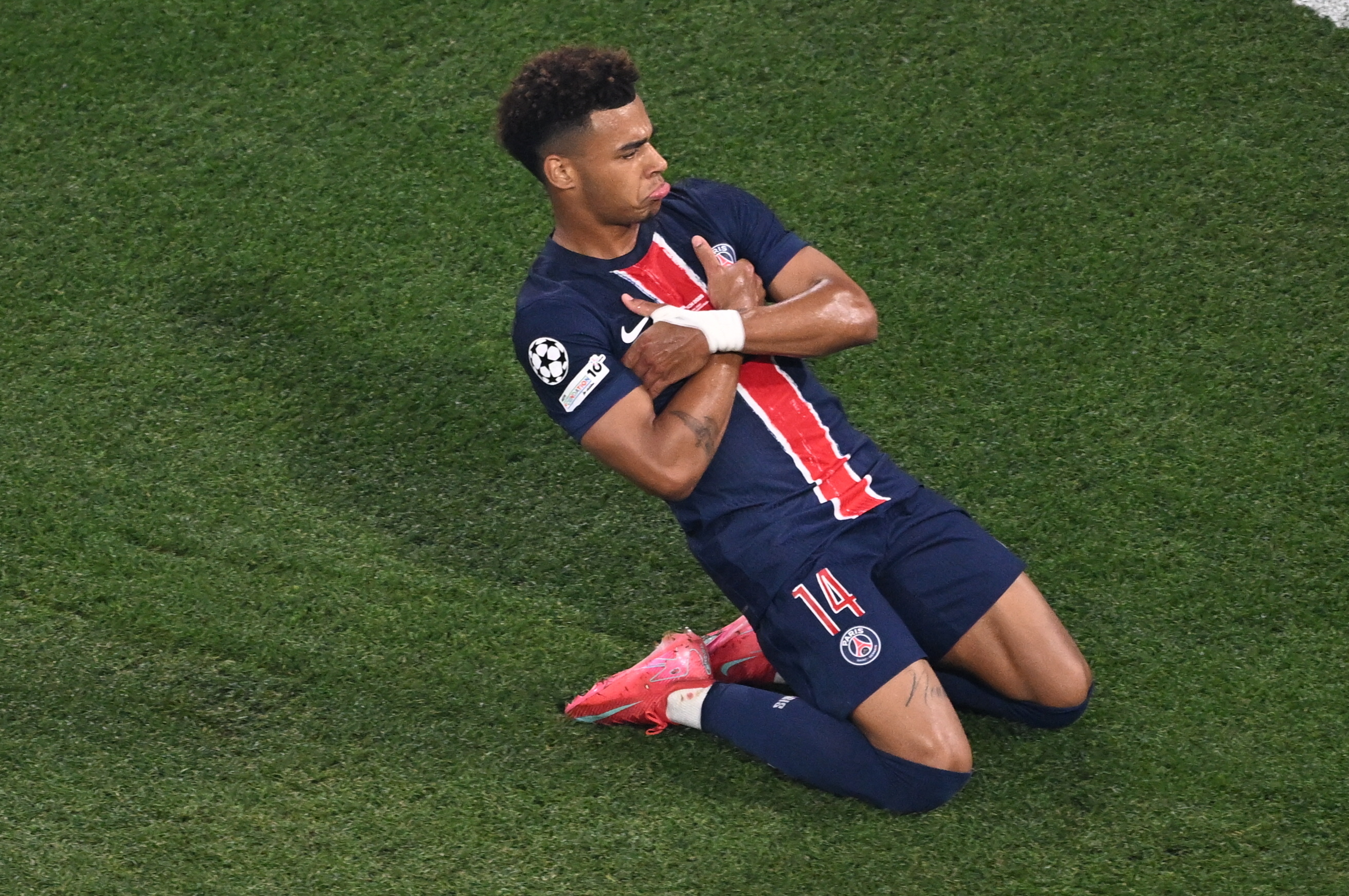 关于巴黎圣日耳曼签约新球员备战下赛季的信息 关于巴黎圣日耳曼签约新球员备战下赛季的信息