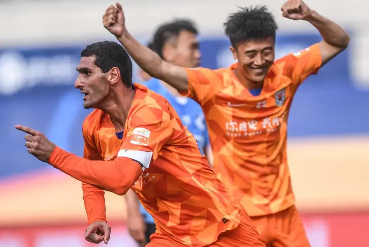 杏彩体育下载-鲁能派出全新战术！球队上演精彩进攻战术