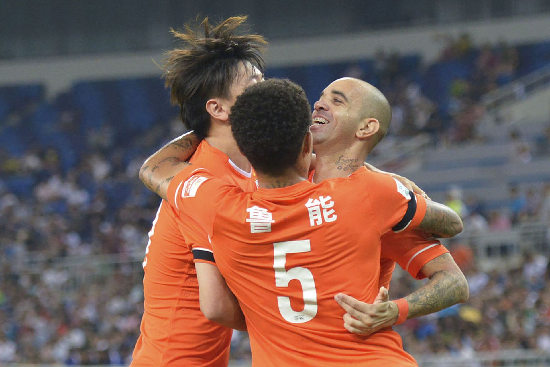 鲁能派出全新战术！球队上演精彩进攻战术