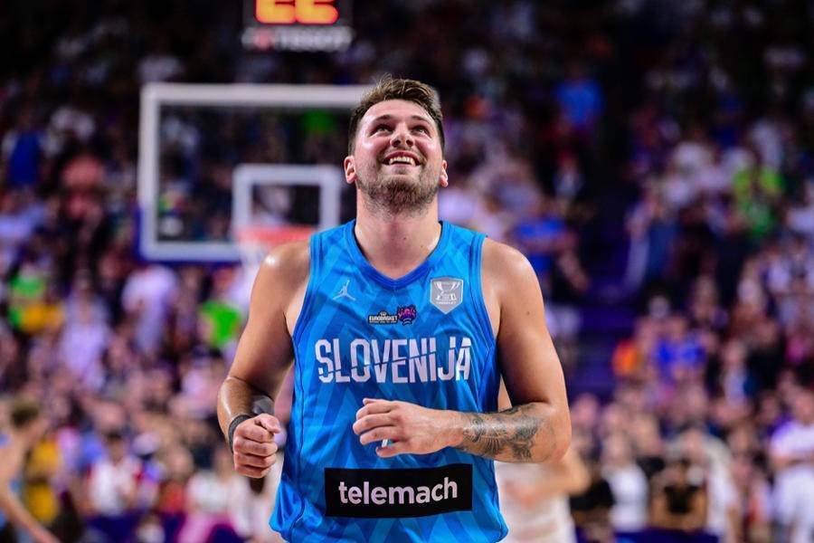 关于阿贾克斯奋起直追，逆袭晋级令人惊叹的信息