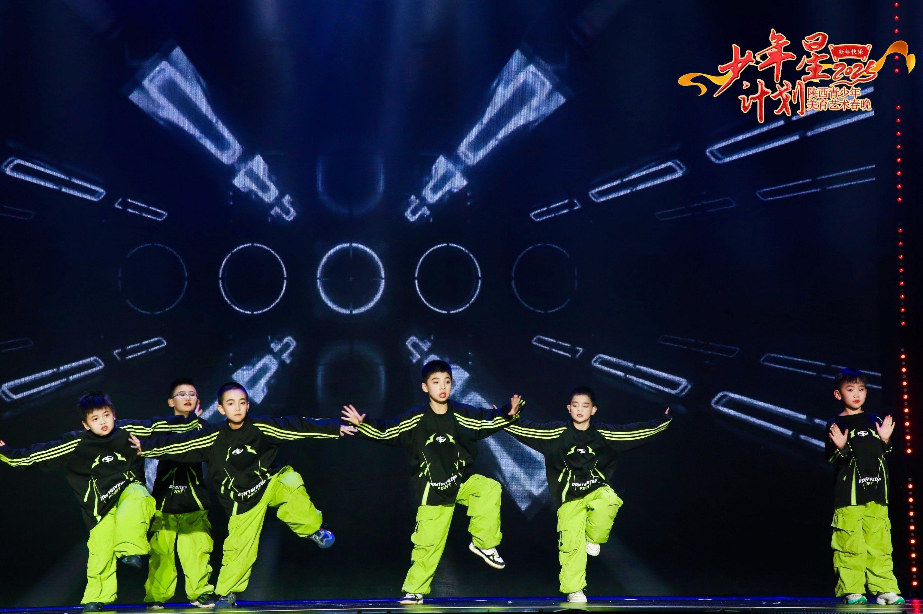 精湛技艺展现，运动风采荡漾体育舞台的简单介绍