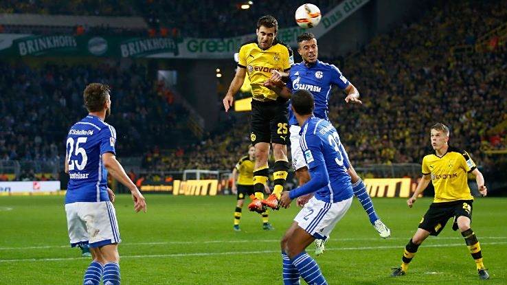 多特蒙德客场击败沙尔克保持德甲榜首 多特蒙德客场击败沙尔克保持德甲榜首