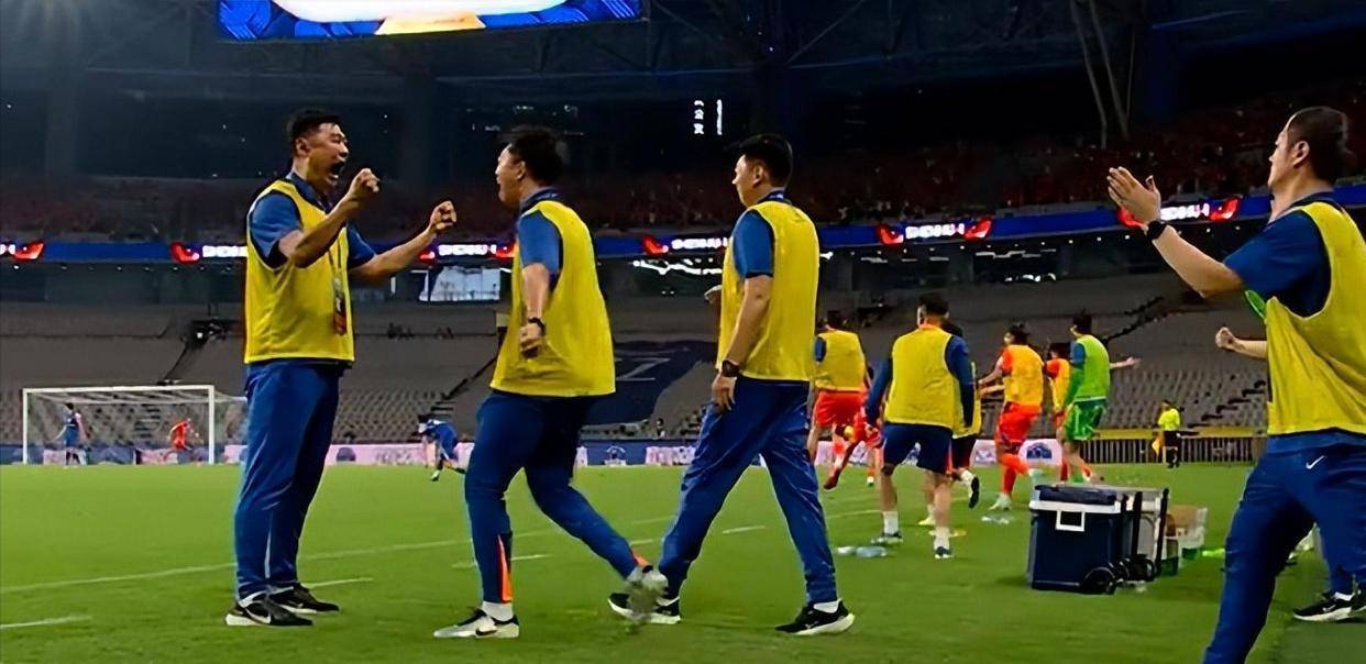 关于上海申花客场:逼平广州富力的信息