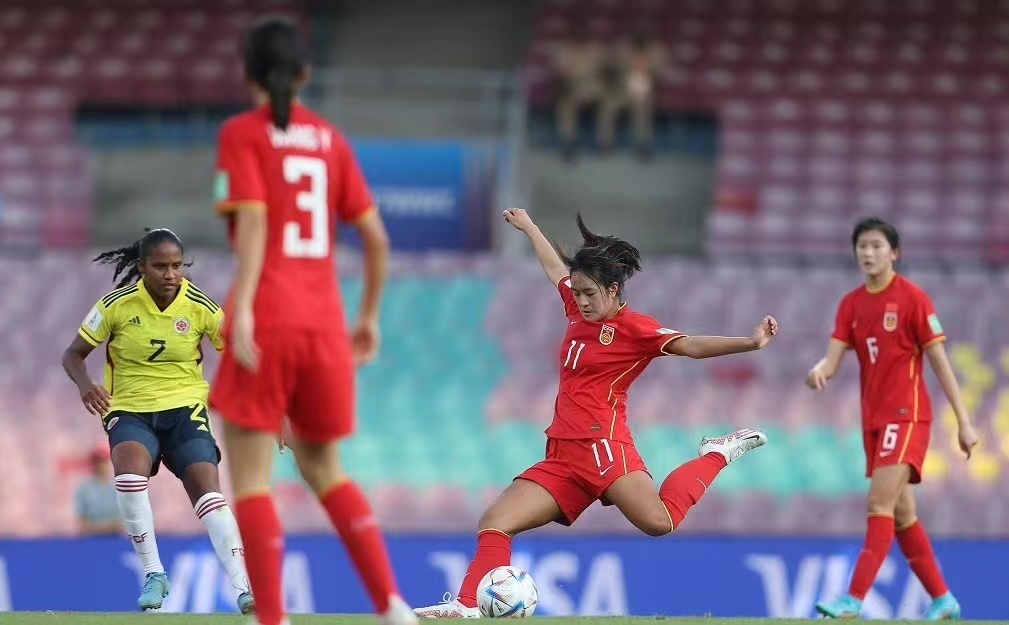 挑战女足决赛,战队紧咬对手夺冠机遇 挑战女足决赛,战队紧咬对手夺冠机遇