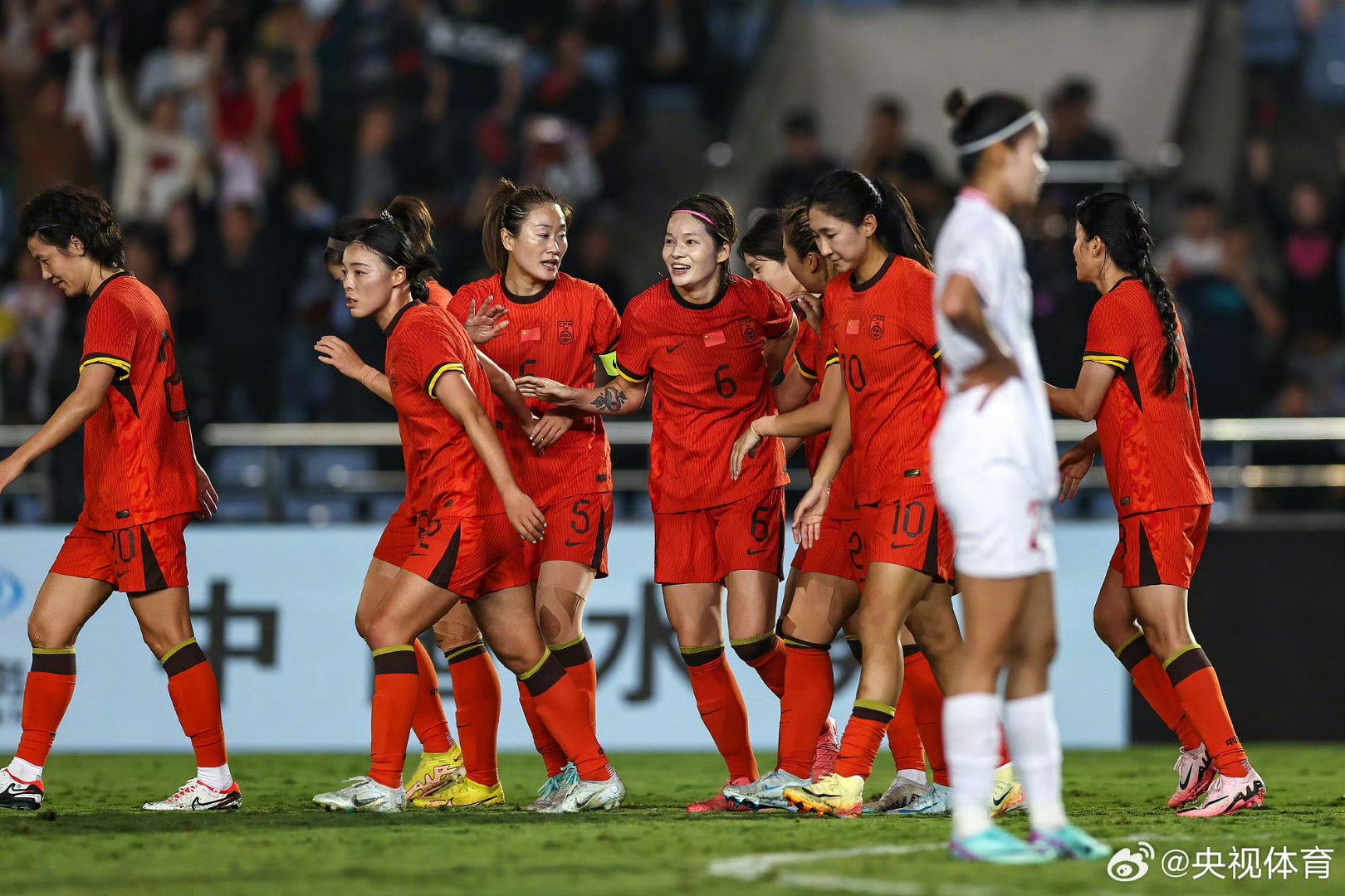 女足明星球员在国内赛事中斩获胜利 女足明星球员在国内赛事中斩获胜利