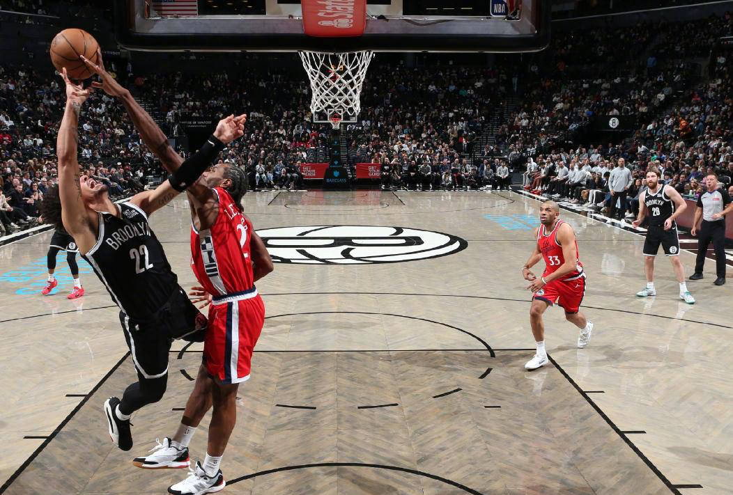 包含莱昂纳德高效砍分，快船取得胜利的词条