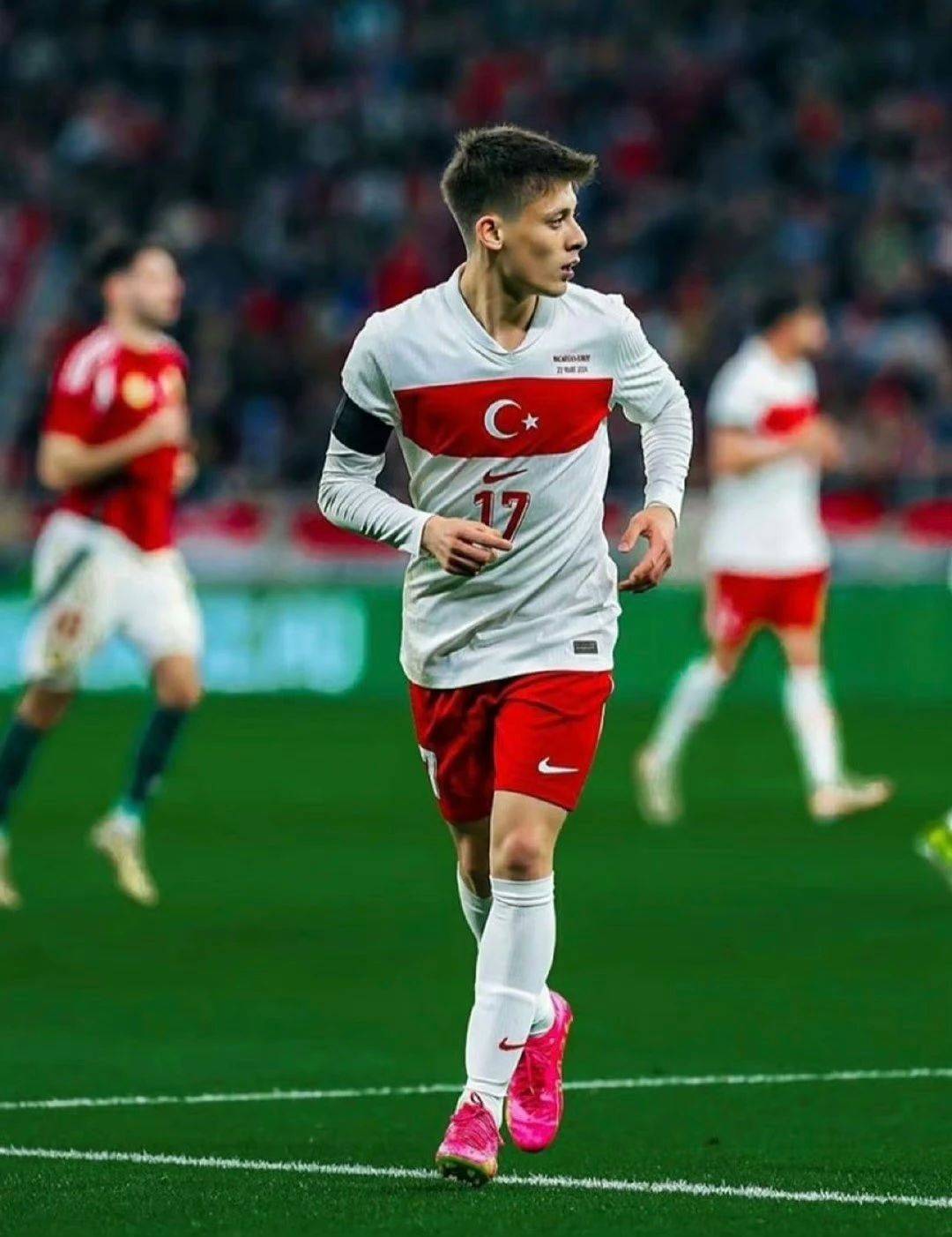 欧洲新星力压群雄,一战成名赢得掌声的简单介绍 欧洲新星力压群雄,一战成名赢得掌声的简单介绍