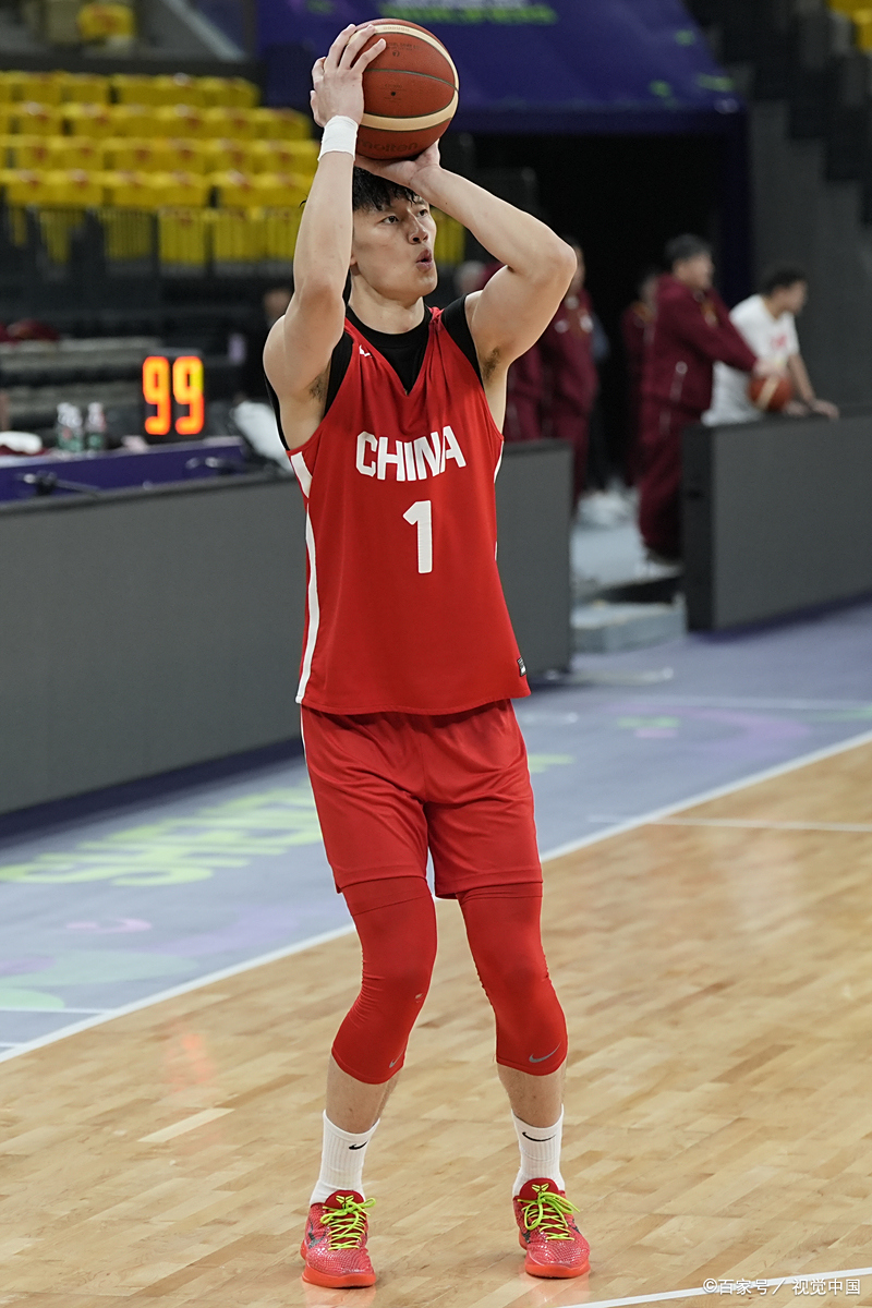 亚洲篮球巨星CBA比赛状态抢眼，刷新个人得分纪录